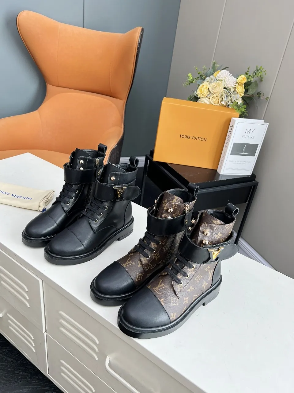 👟👟Ex-factory price 520👟👟 The cabinet is in sync with the high-end product quality of LV and Louis Vuitton. It is a hot model that has been out of stock many times through purchasing. The upper is hollow and carved, and it is dazzling. The fabric is made of imported calfskin. Sheepskin lining, sheepskin foot pads, original molded outsole. It looks great on your feet and is super cool! The real thing is more beautiful. Sizes 35-40 and 41 can be customized, new colors will be updated gradually